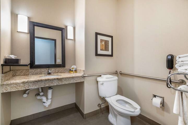 Room 12 of 28