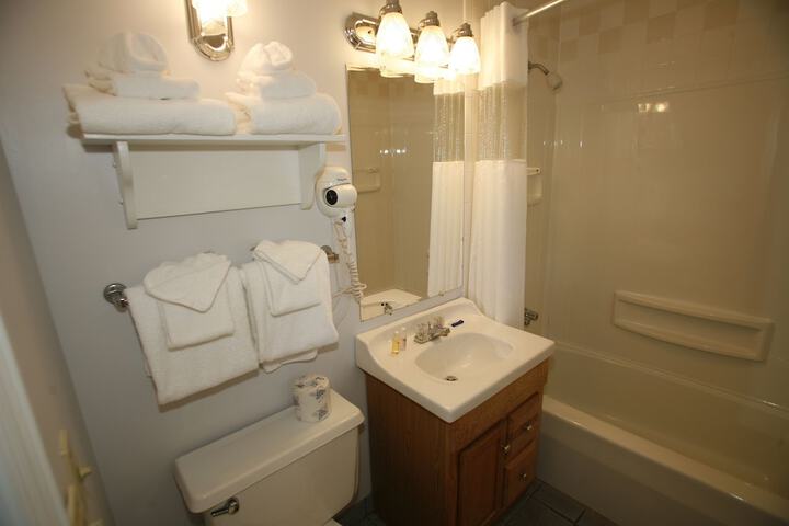 Room 32 of 66