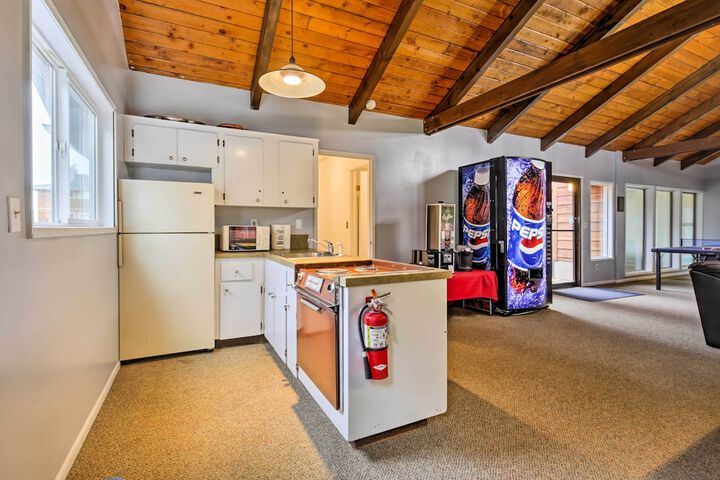 Lincoln City Oceanfront Condo Near Lincoln Beach!