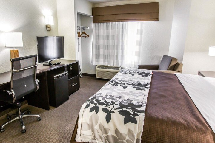 Room 18 of 34