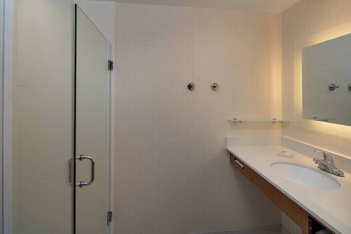 Room 16 of 26
