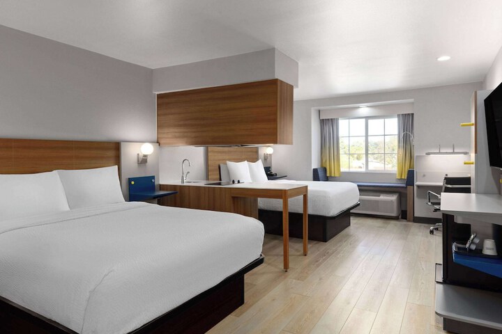 Microtel Inn & Suites by Wyndham Tracy