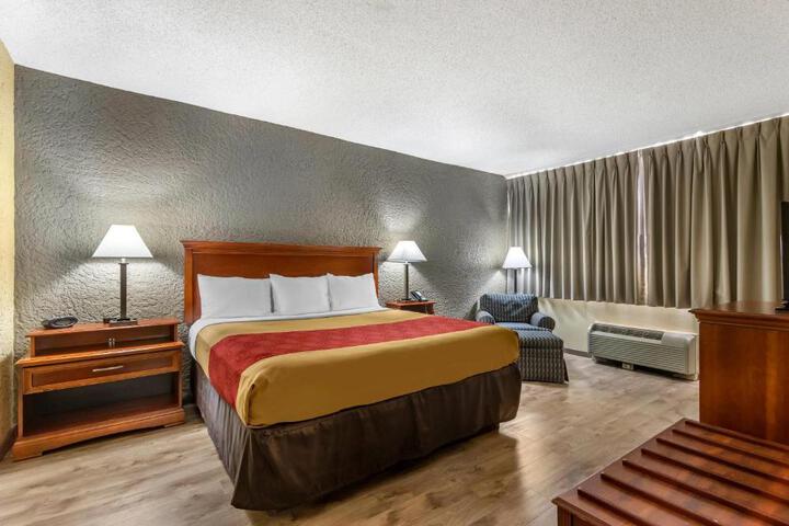 Econo Lodge Broken Arrow
