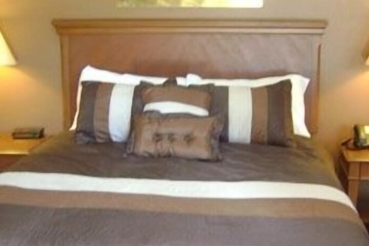 Talbot Trail Inn & Suites