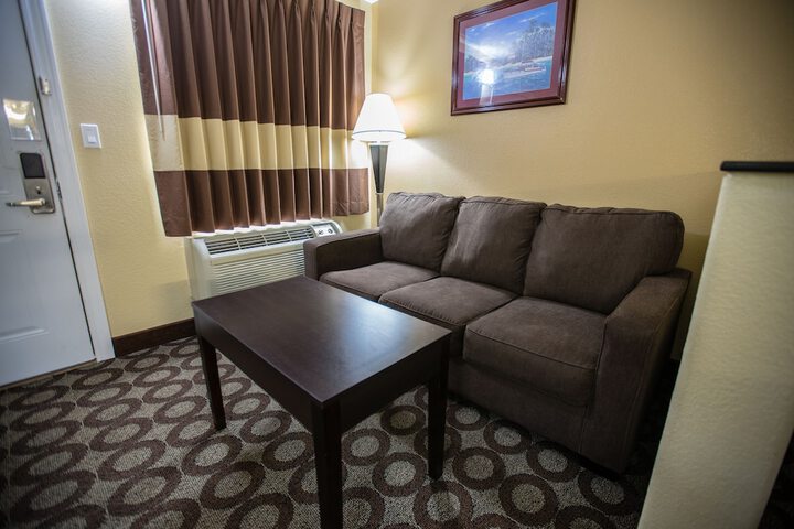 Relax Inn & Suites
