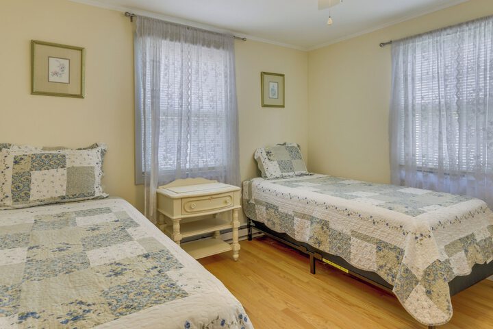 Cozy Westbrook Vacation Rental - Walk to Beach!