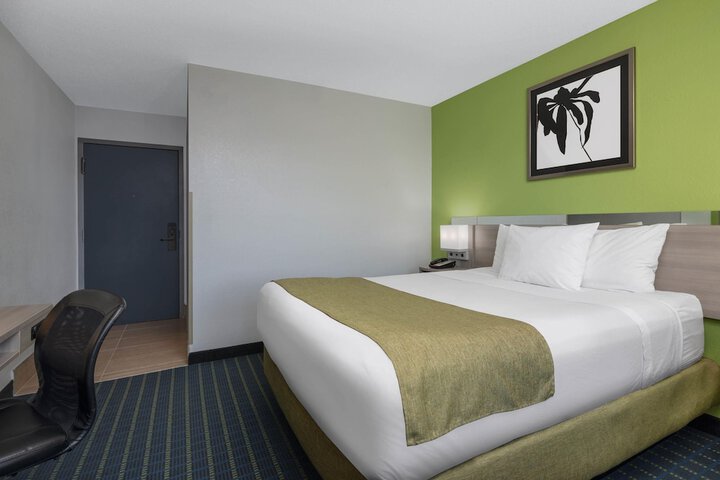Microtel Inn by Wyndham Cornelius / Lake Norman