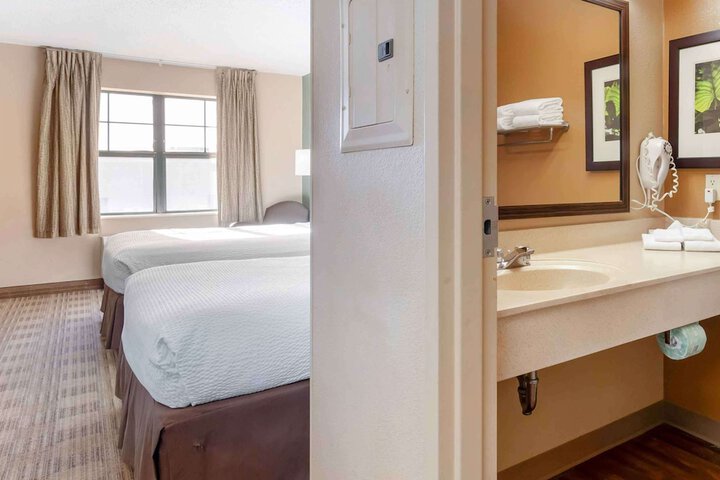 Room 27 of 28