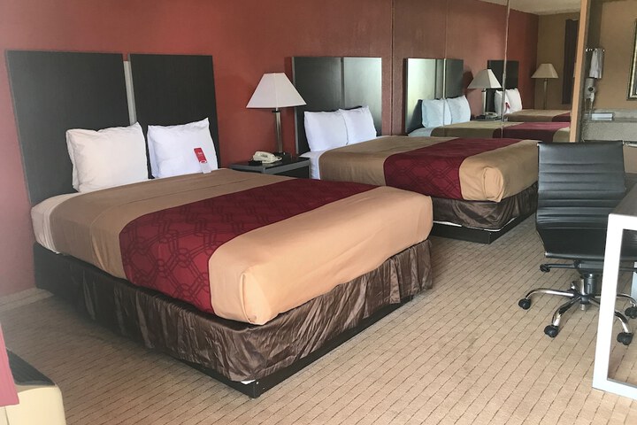 Room 9 of 32