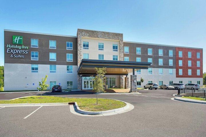 Holiday Inn Express & Suites La Grange by IHG