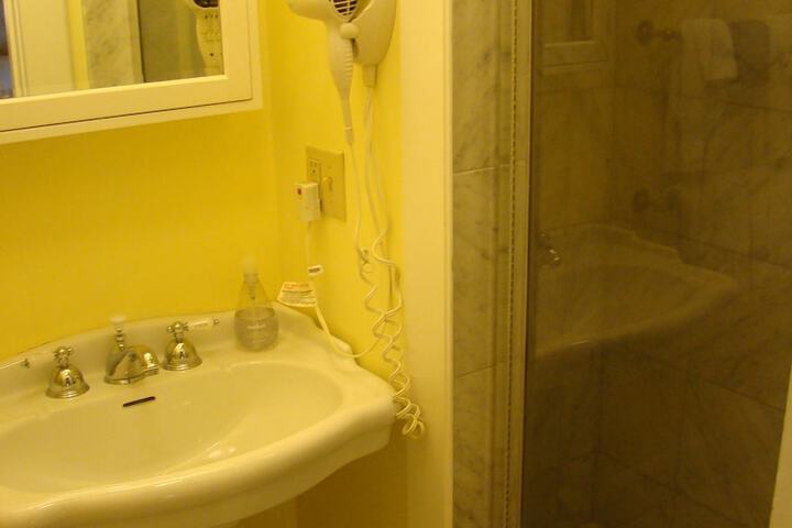 Room 40 of 84