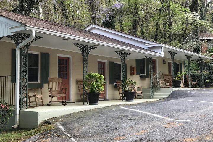 Mountain Aire Cottages Inn & Glamping