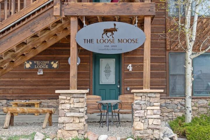 The Loose Moose Lodge