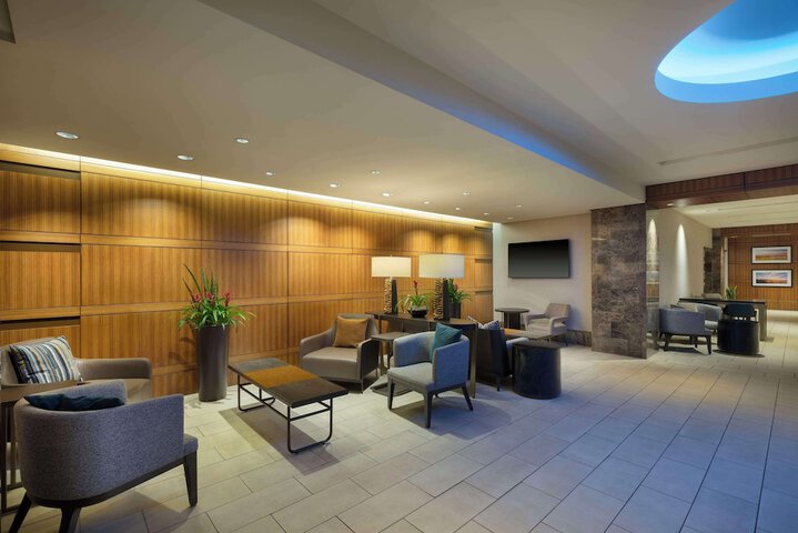 Hilton Indianapolis Hotel & Suites