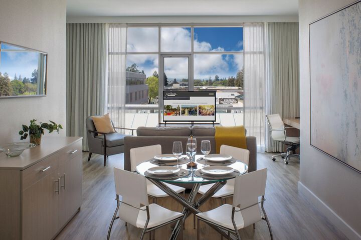 Art House Hotel and Suites