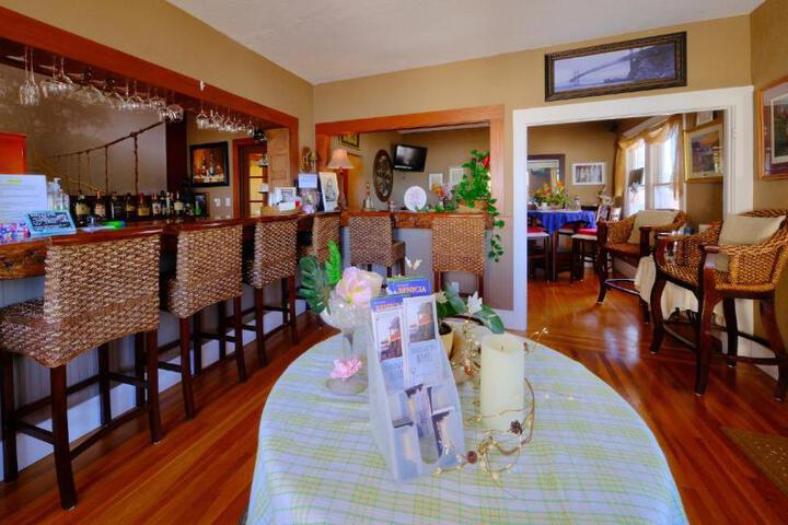 Shorelight Inn