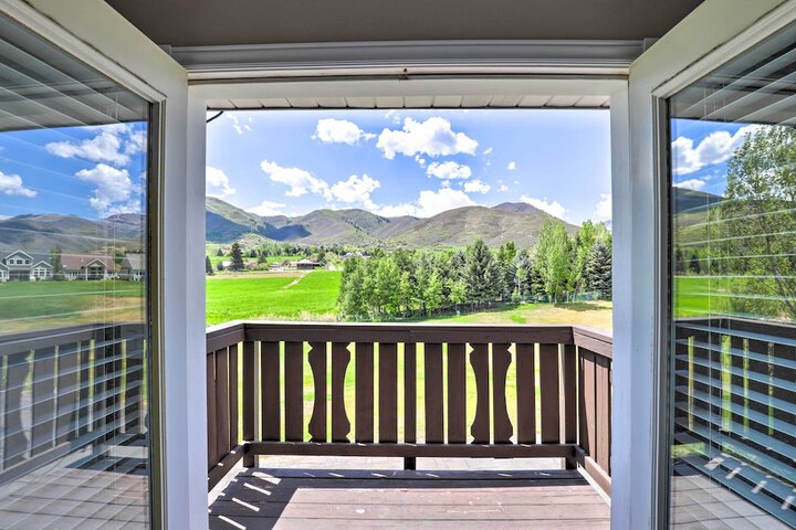 Peaceful Midway Studio w / Mountain + Golf Views!
