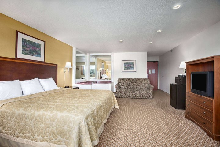 Room 10 of 26