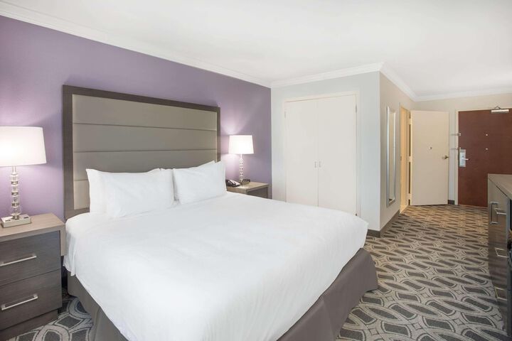 Room 40 of 74