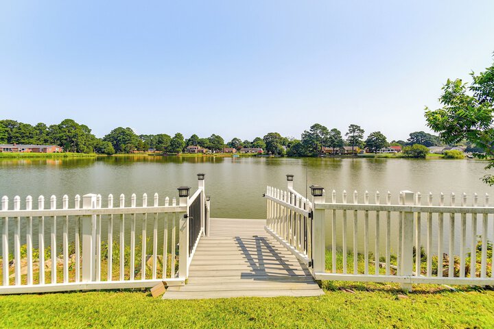 Luxe Lakefront Portsmouth Home: Fish Swim & Play!