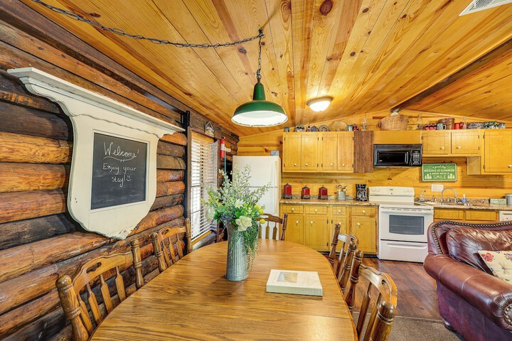 Arkansas Log Cabin Rental Near Lake Greeson!