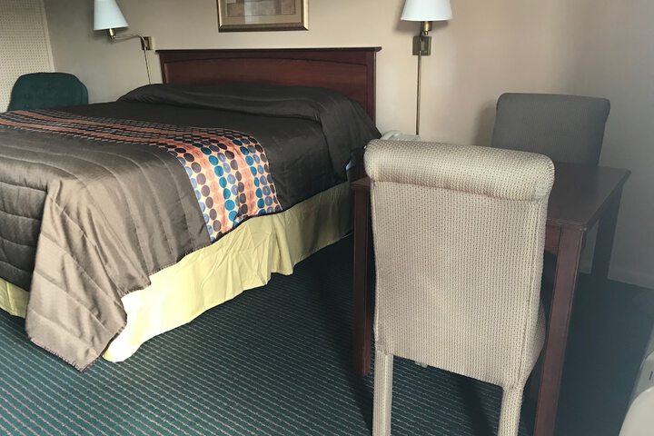Redwood Inn
