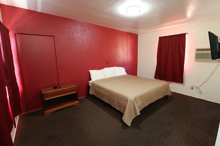 Room 10 of 38