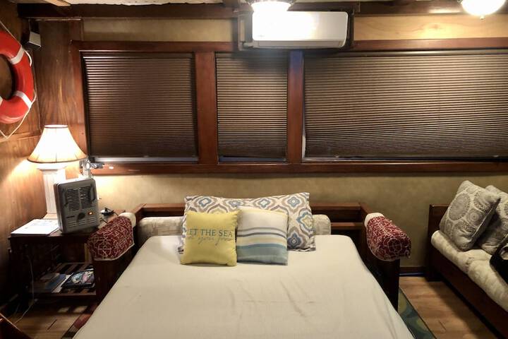 Room 32 of 40