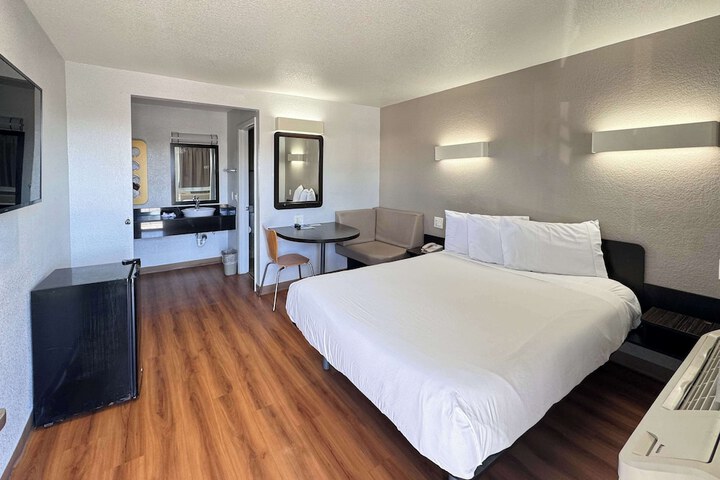 Room 22 of 45