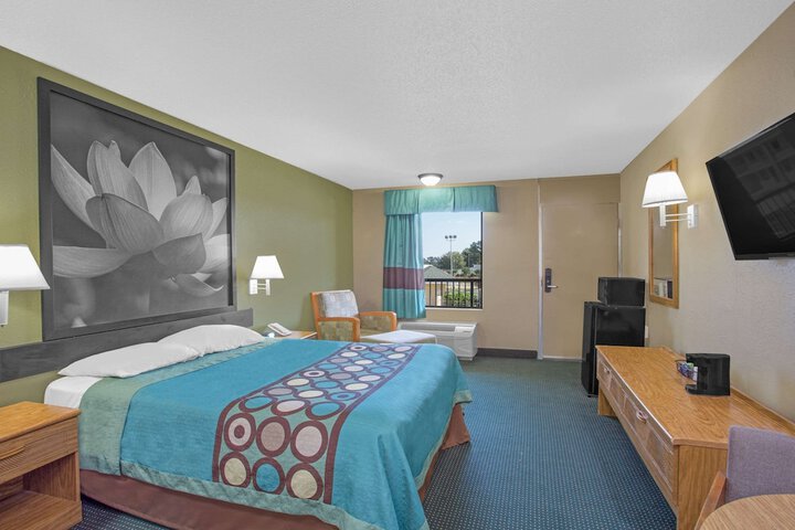 Room 5 of 13