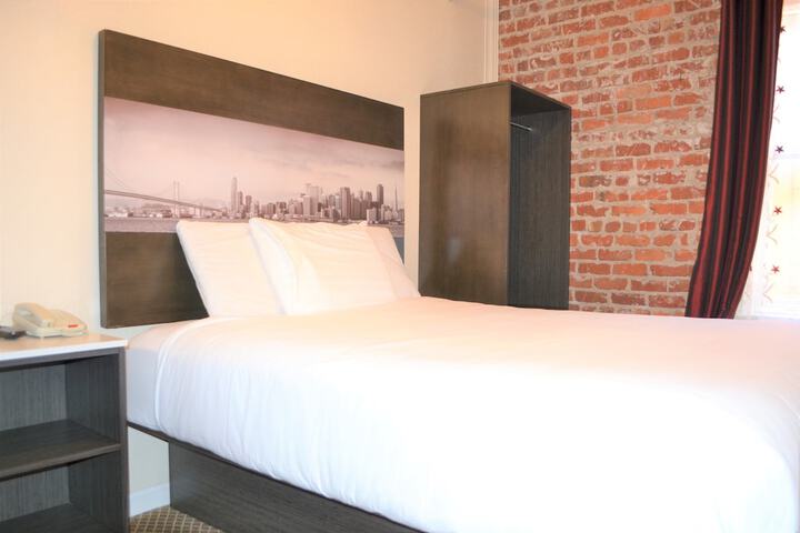Room 21 of 37