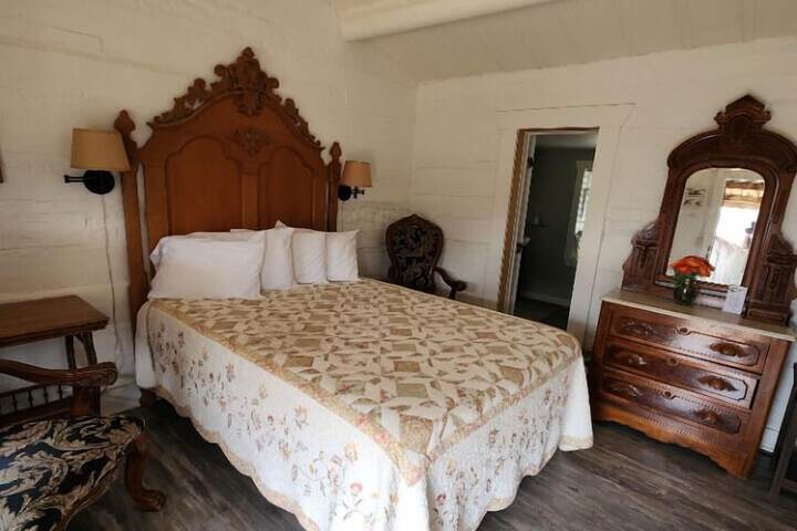 Room 5 of 19