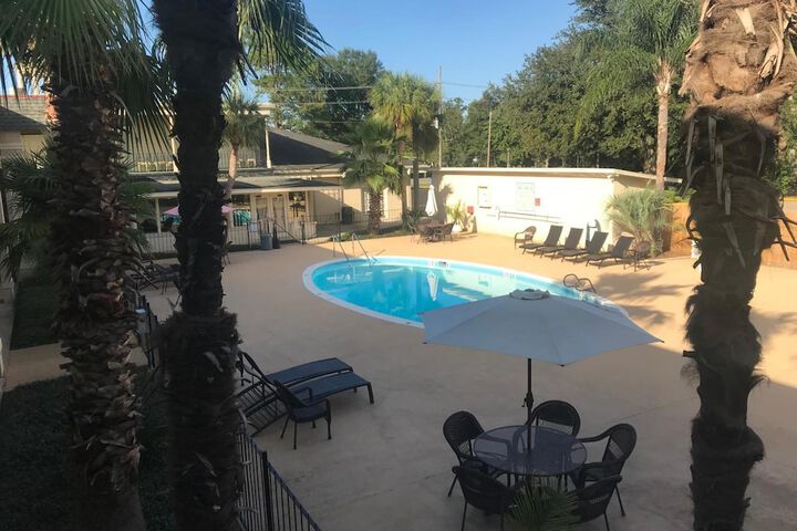 Carmel Inn & Suites