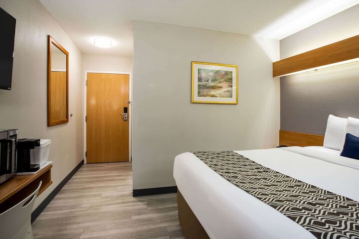 Room 12 of 28