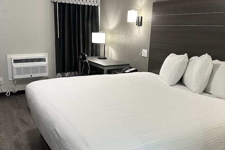 Room 8 of 22