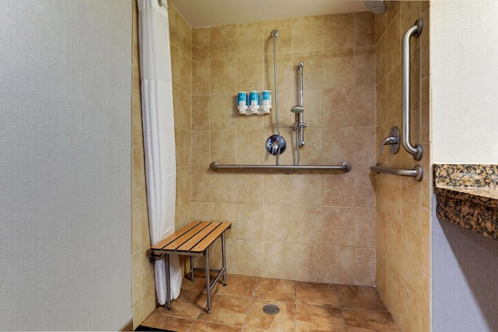 Room 32 of 80