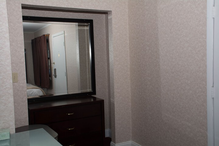 Room 34 of 65