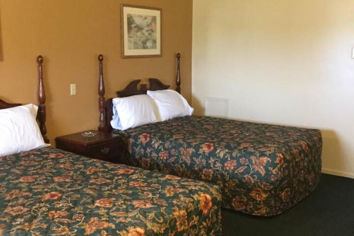 Room 9 of 18