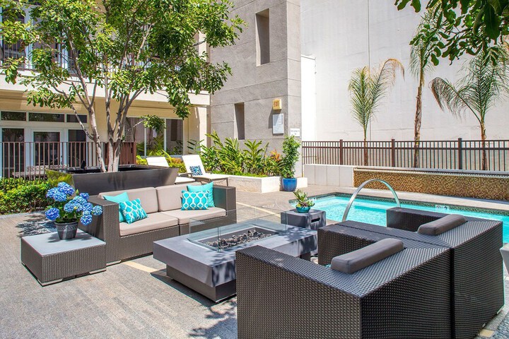 Sundeck 14 of 16