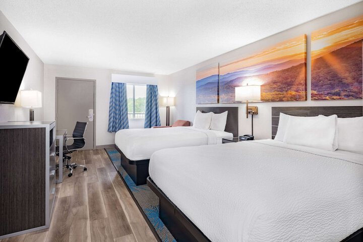 Days Inn by Wyndham Hamilton