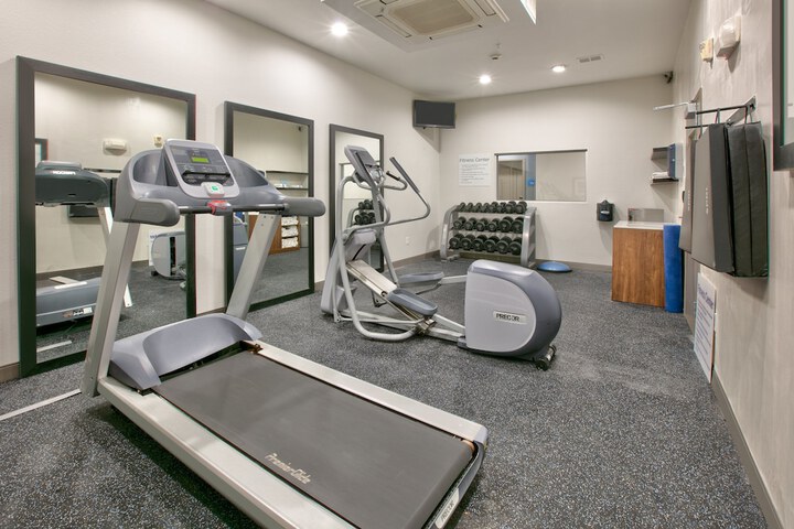Holiday Inn Express & Suites North Dallas at Preston by IHG