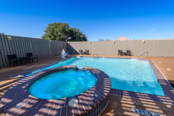 Holiday Inn Express Hotel & Suites Bastrop by IHG