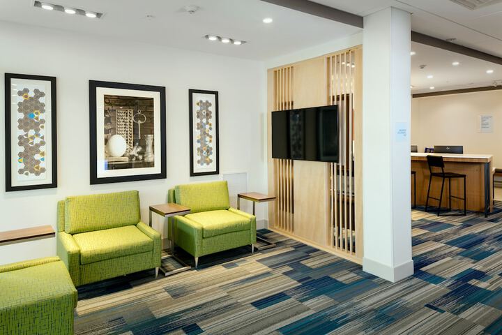 Holiday Inn Express & Suites Medford by IHG