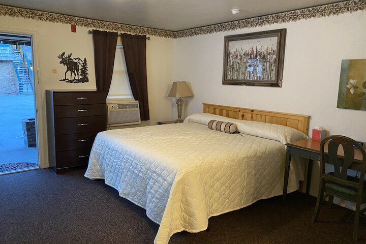 Rustic Inn Motel