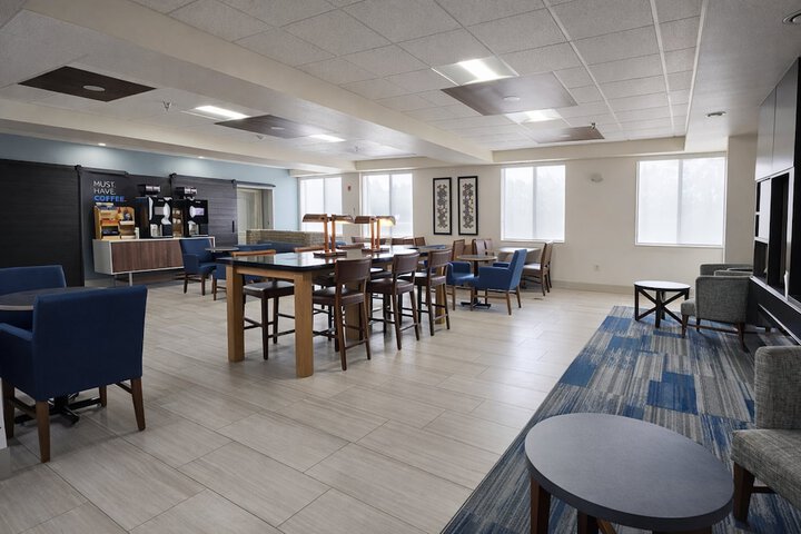 Holiday Inn Express & Suites Winner by IHG