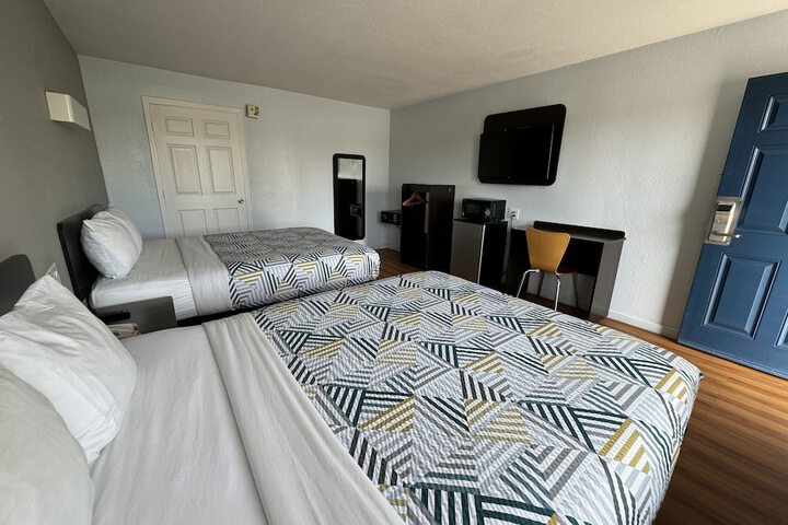 Room 9 of 38