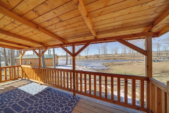 Porch & Pond Views: La Grange Cabin Retreat!