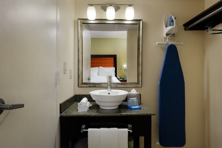 Room 47 of 75