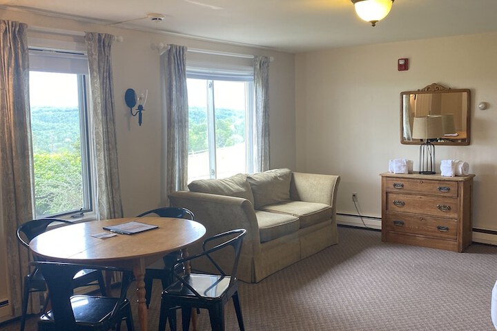 Room 85 of 294