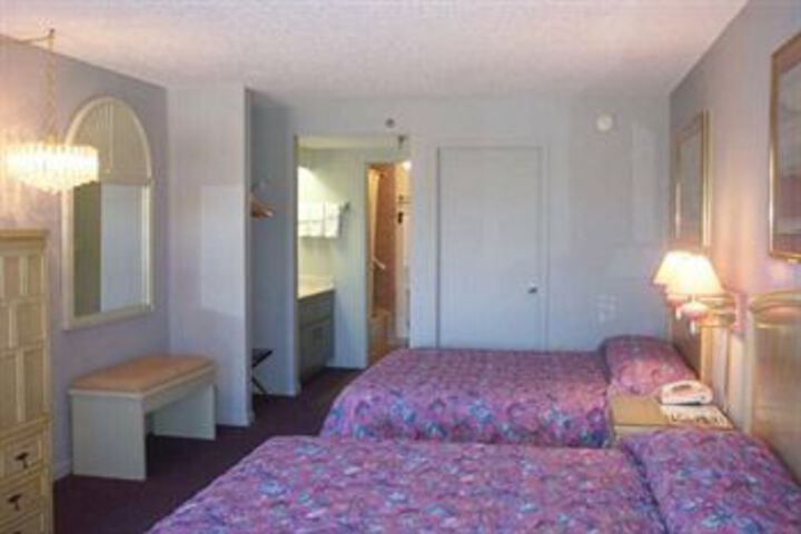 Crosbys Motor Inn